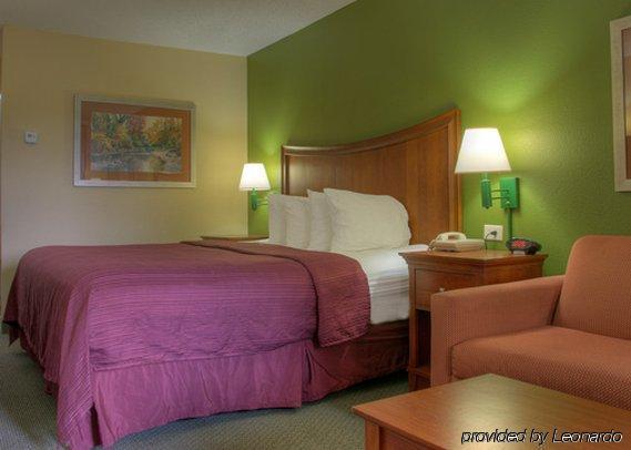 Quality Inn Merchants Drive Knoxville Room photo